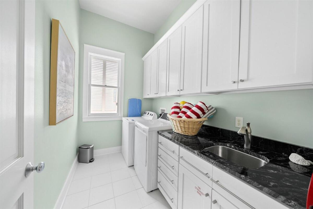 330 Beachside Premium Gulf Front Service Now Included Holiday home *
