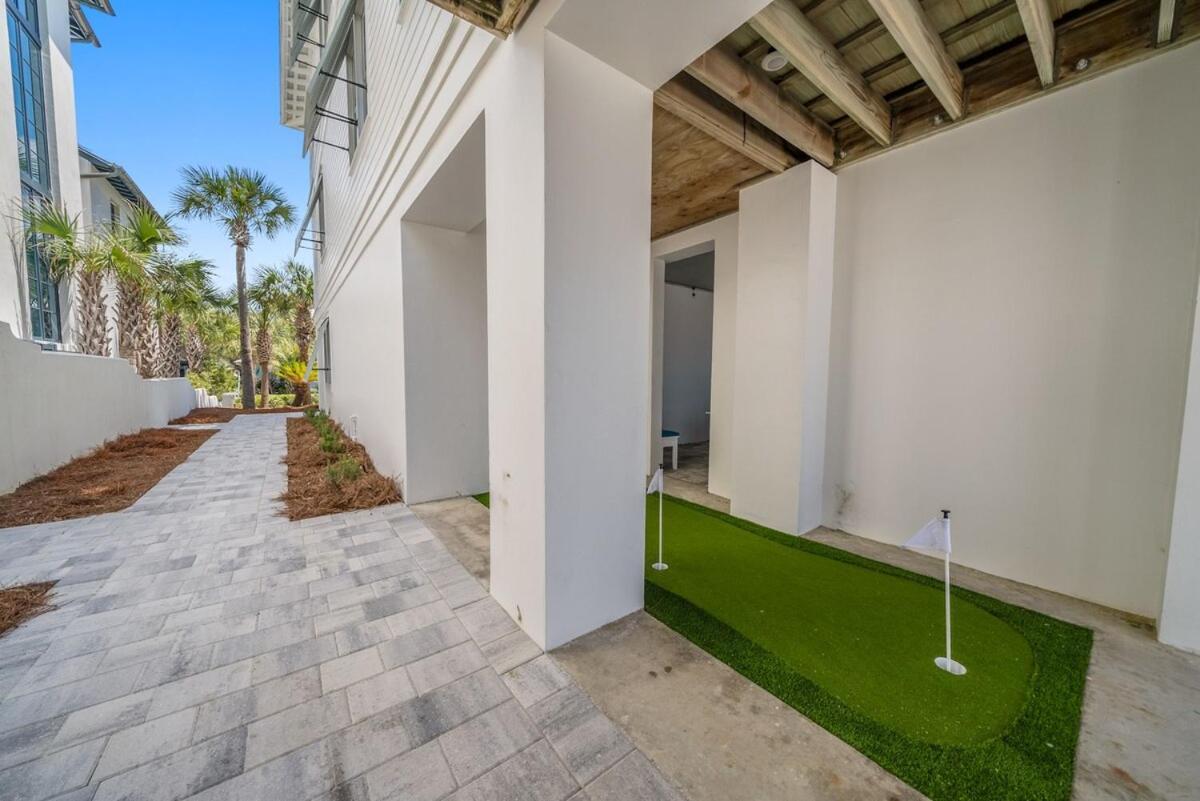 330 Beachside Premium Gulf Front Service Now Included Holiday home *