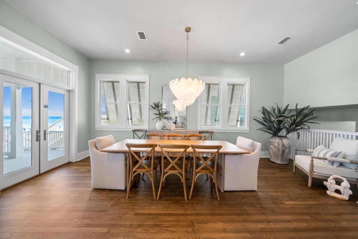 330 Beachside Premium Gulf Front Service Now Included Holiday home *